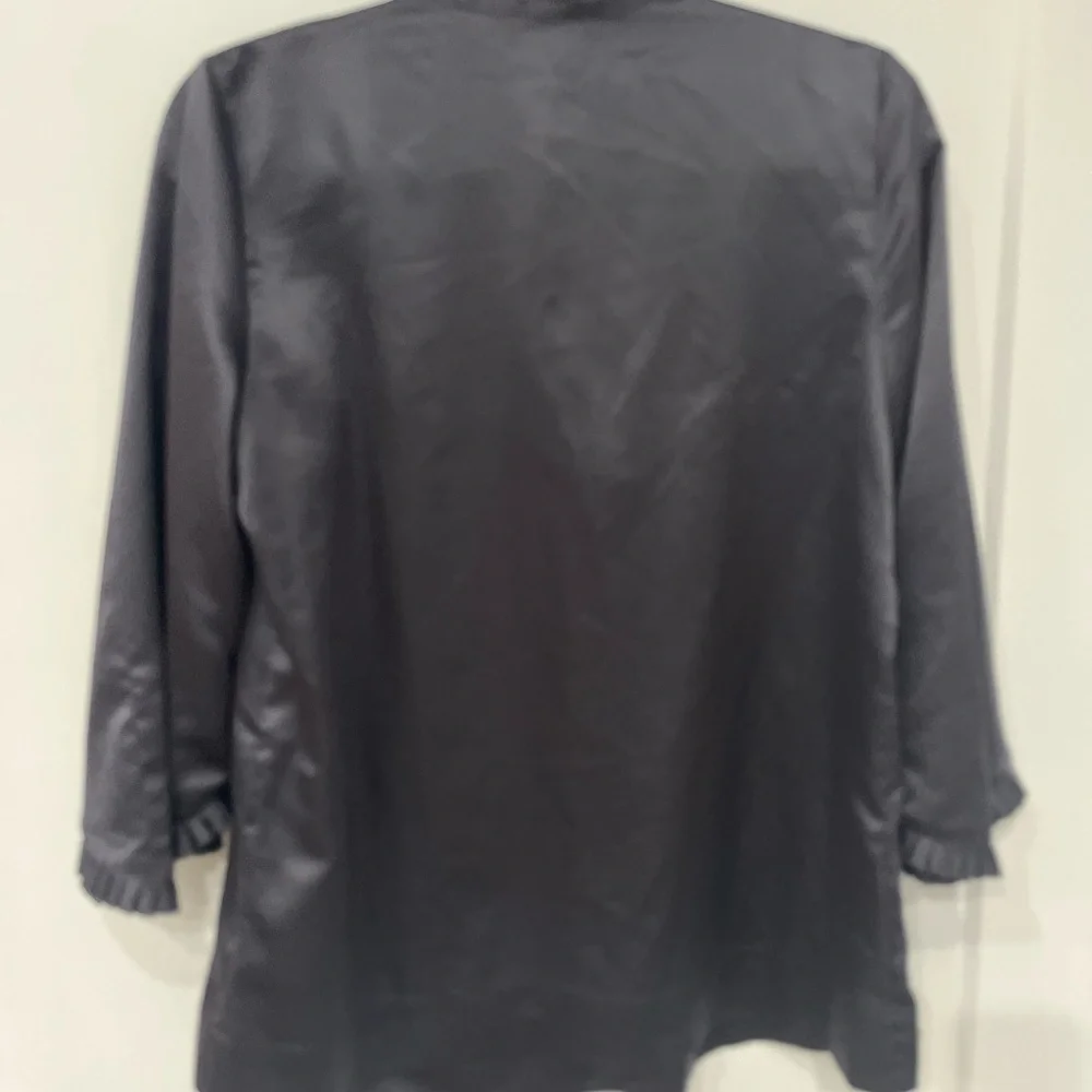 BCBGeneration Black Ruffled Top - Picture 4 of 4